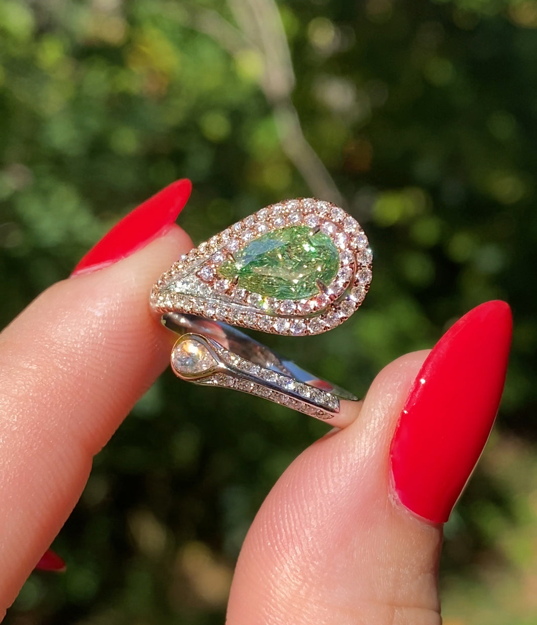 18k Green Diamond Ring